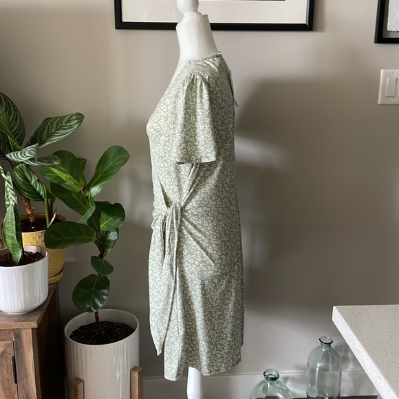 Nine Britton Wrap Dress - Picture 4 of 10